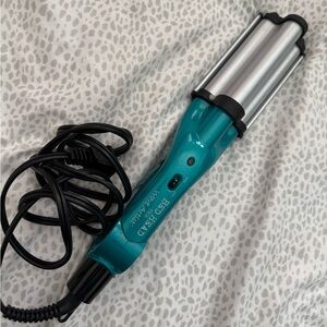 Bed head wave artist